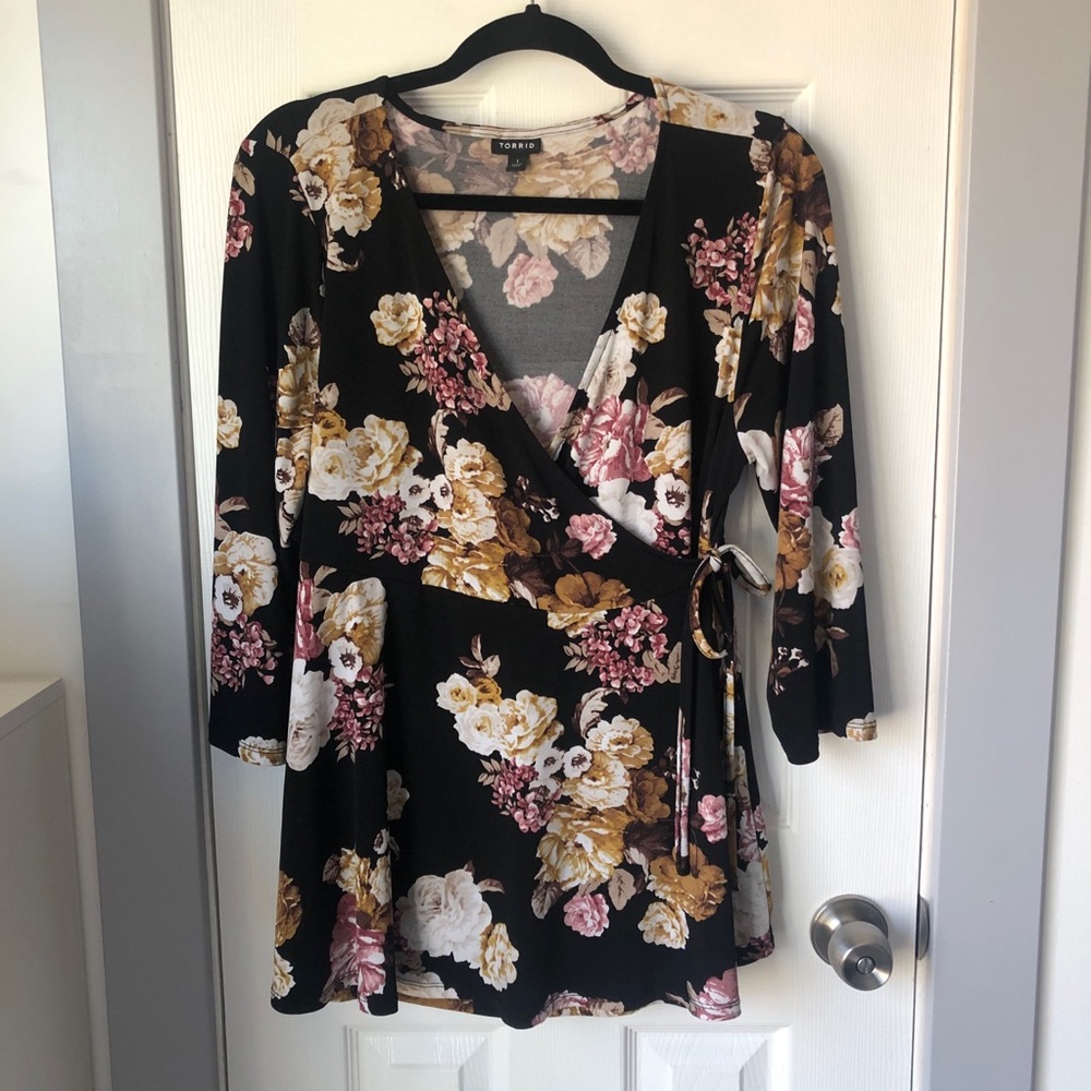 Torrid floral wrap top